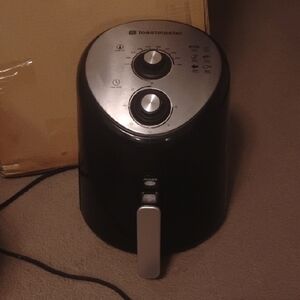 Toastmaster Black and Silver 2.5 Liter Air Fryer MODEL: TM-172AF